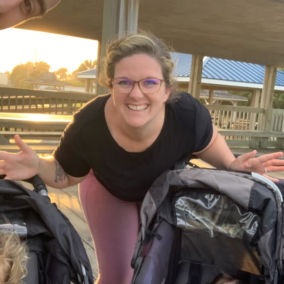 Meet your Posher, Danielle - Picture 1 of 3